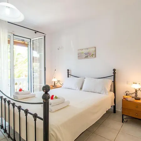 Villa Kleismata Sleeps 4 *