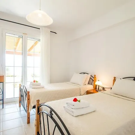 Villa Kleismata Sleeps 4 *